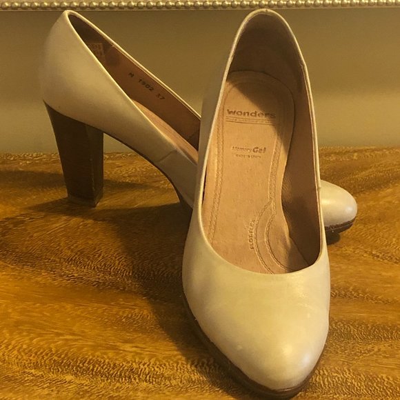 EUC Wonders Court Shoe - Cream Size 7 - Picture 1 of 13